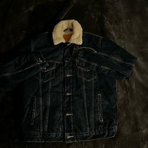 RARE FIND Vintage Levi’s sherpa lined jean trucker jacket